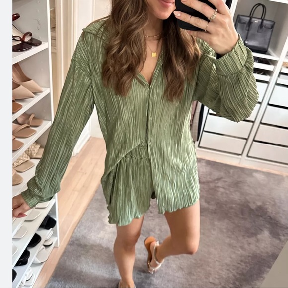 Green matching two piece set - Picture 1 of 3